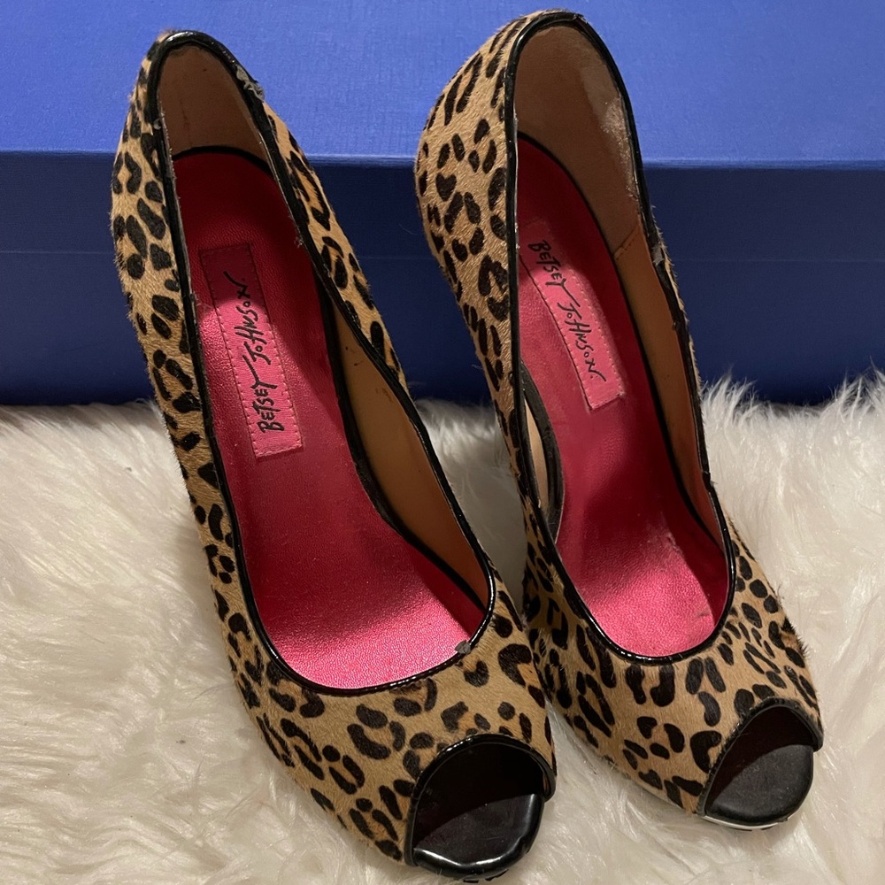Betsey Johnson leopard pump heels, size 6